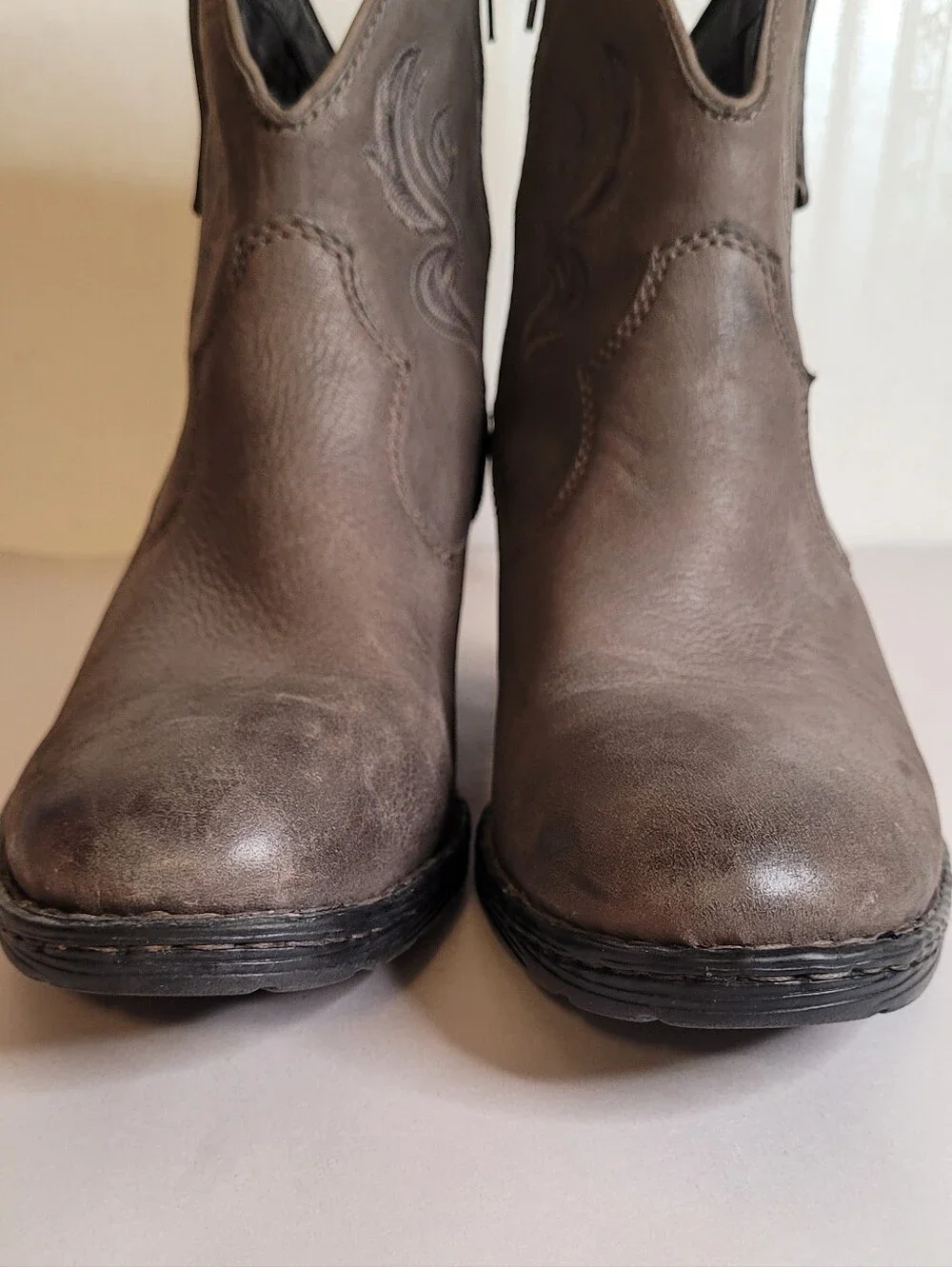 Born Riven Western Ankle Boots 10